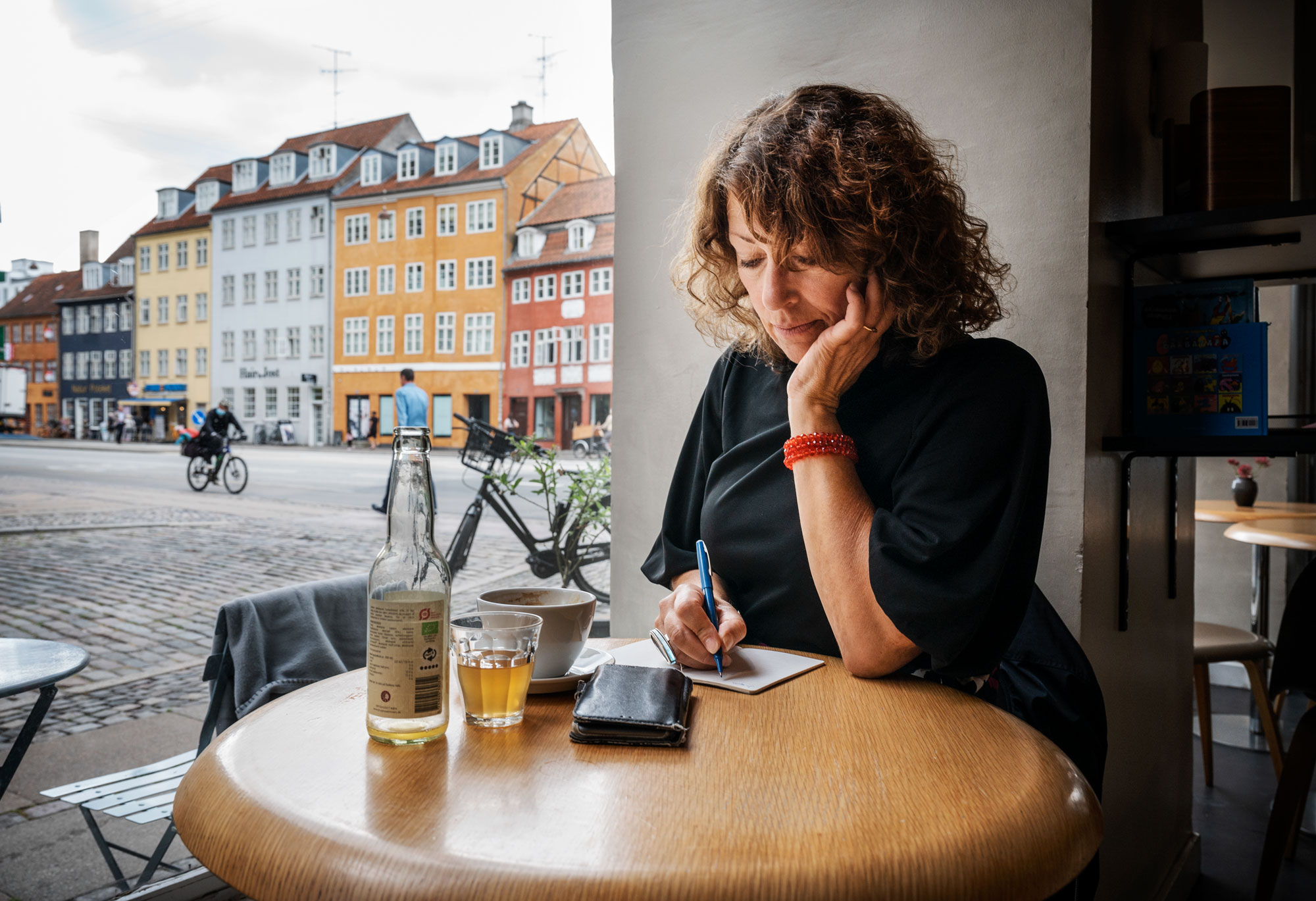 Foto på Elisabeth Åsbrink.