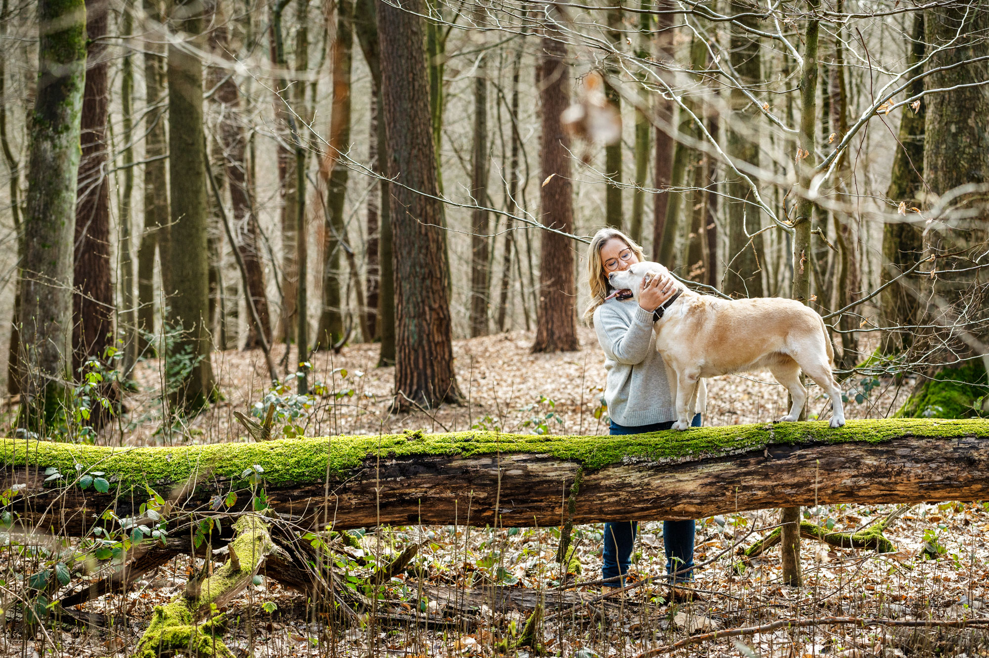 Malin Persson Giolito och hund.